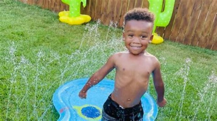 
After a 4-year-old boy drowns during a swim lesson, his family seeks explanations. 