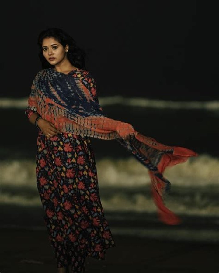 
Amazing dance by actress Antara Biswas in Red Sari 