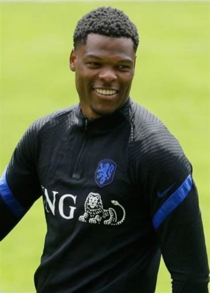 Denzel Dumfries Height, Weight, Net Worth, Age, Birthday, Wikipedia, Who, Nationality, Biography