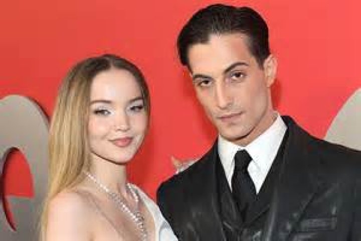 
Is Dove Cameron Lesbian? Know More About Her Life! 