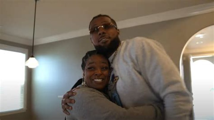 
Is Kayvon Thibodeaux Married To A Wife? Girlfriend And Relationship – Age Instagram 