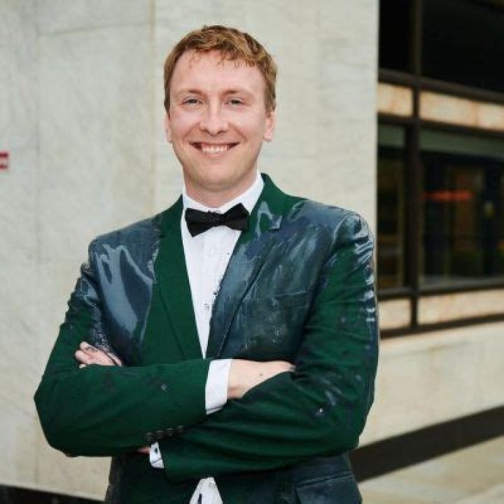 
Joe Lycett’s Fan Got Offended By One Of His Jokes And Called The Cops On Him 