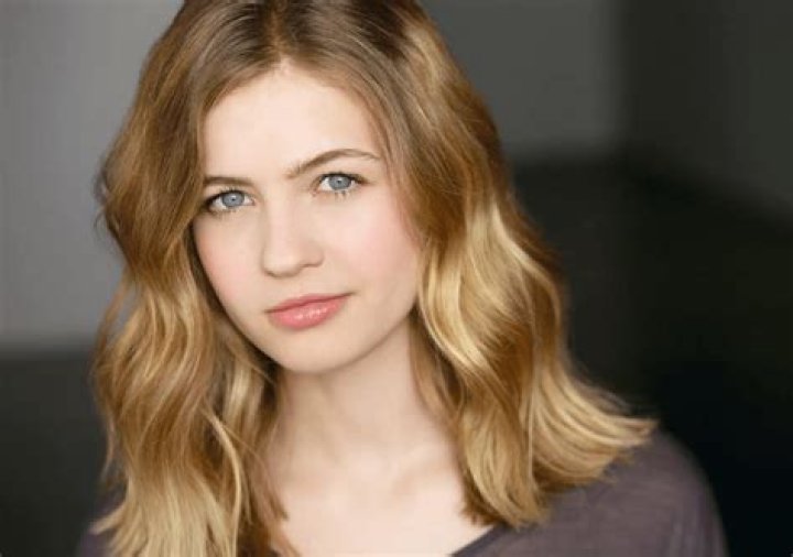 Leah McSweeney Height, Weight, Net Worth, Age, Birthday, Wikipedia, Who, Nationality, Biography