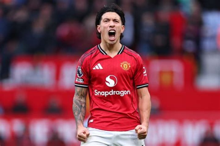 
Man United Lisandro Martinez Ignores Criticism & Worries About His Height 