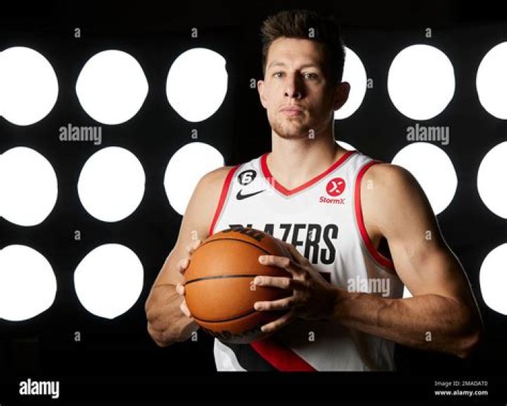 
Portland Trailblazers’ Drew Eubanks Refers His Newly Wed Wife Hailey Thomas As His Queen 