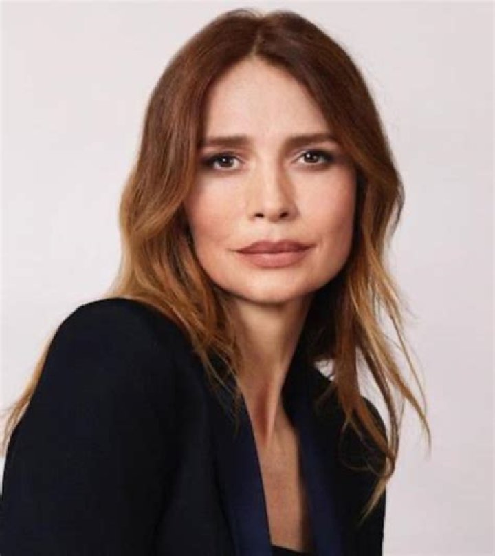 Saffron Burrows Height, Weight, Net Worth, Age, Birthday, Wikipedia, Who, Instagram, Biography