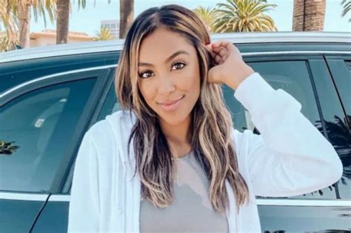Tayshia Adams Height, Weight, Net Worth, Age, Birthday, Wikipedia, Who, Nationality, Biography