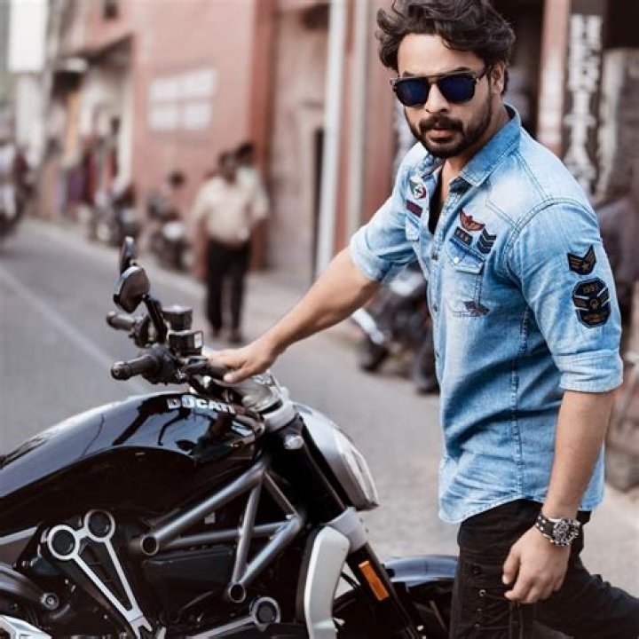 Tovino Thomas Height, Weight, Net Worth, Age, Birthday, Wikipedia, Who, Instagram, Biography