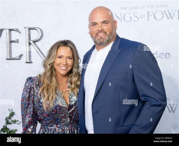 
Who Is Andrew Whitworth Wife Melissa Whitworth – Their Net Worth And Age 2022 Explored 
