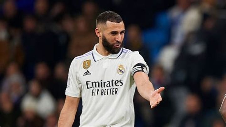 
Will Real Madrid sack manager Carlo Ancelotti, sell Karim Benzema after Champions League loss vs Manchester City? 